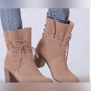 Tom’s Brown Suede Ankle Boots with Laces